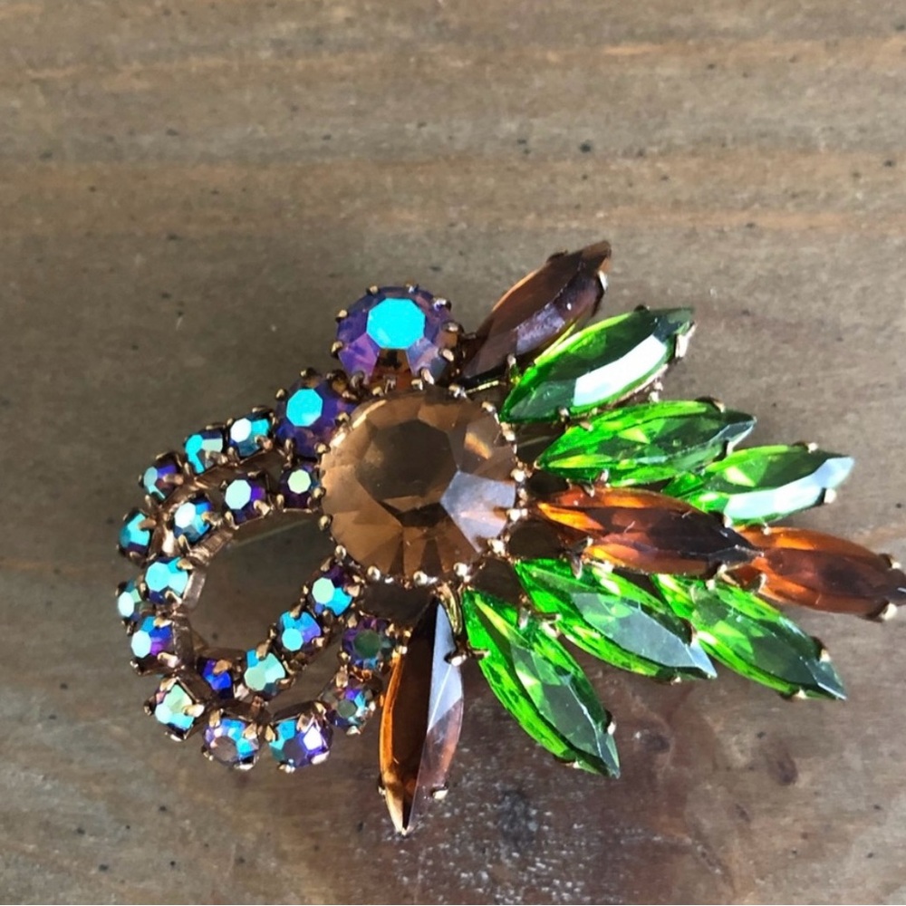 Vintage Elegant Multicolor Brooch